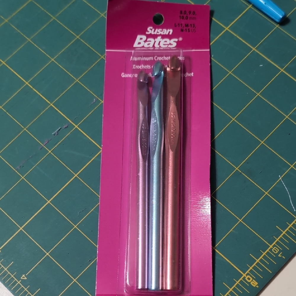 Aluminum Crochet Hooks Set - Pink, Blue, Silver